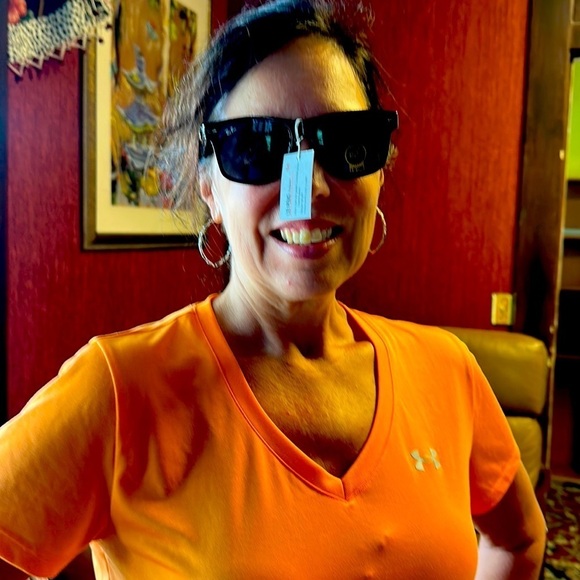 Ray Ban sunglasses. New Unisex comes with items shown